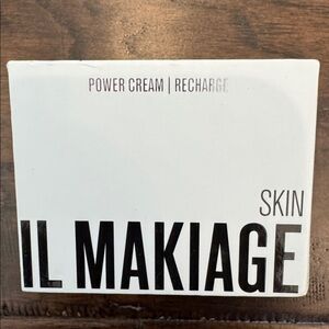 IL Makiage power cream recharge